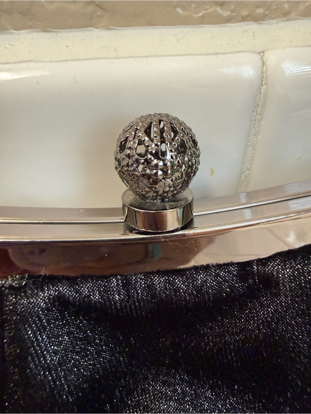 Elegant Hillard and Hansen black Evening bag with Silver Frame 5x7 - Picture 4 of 8